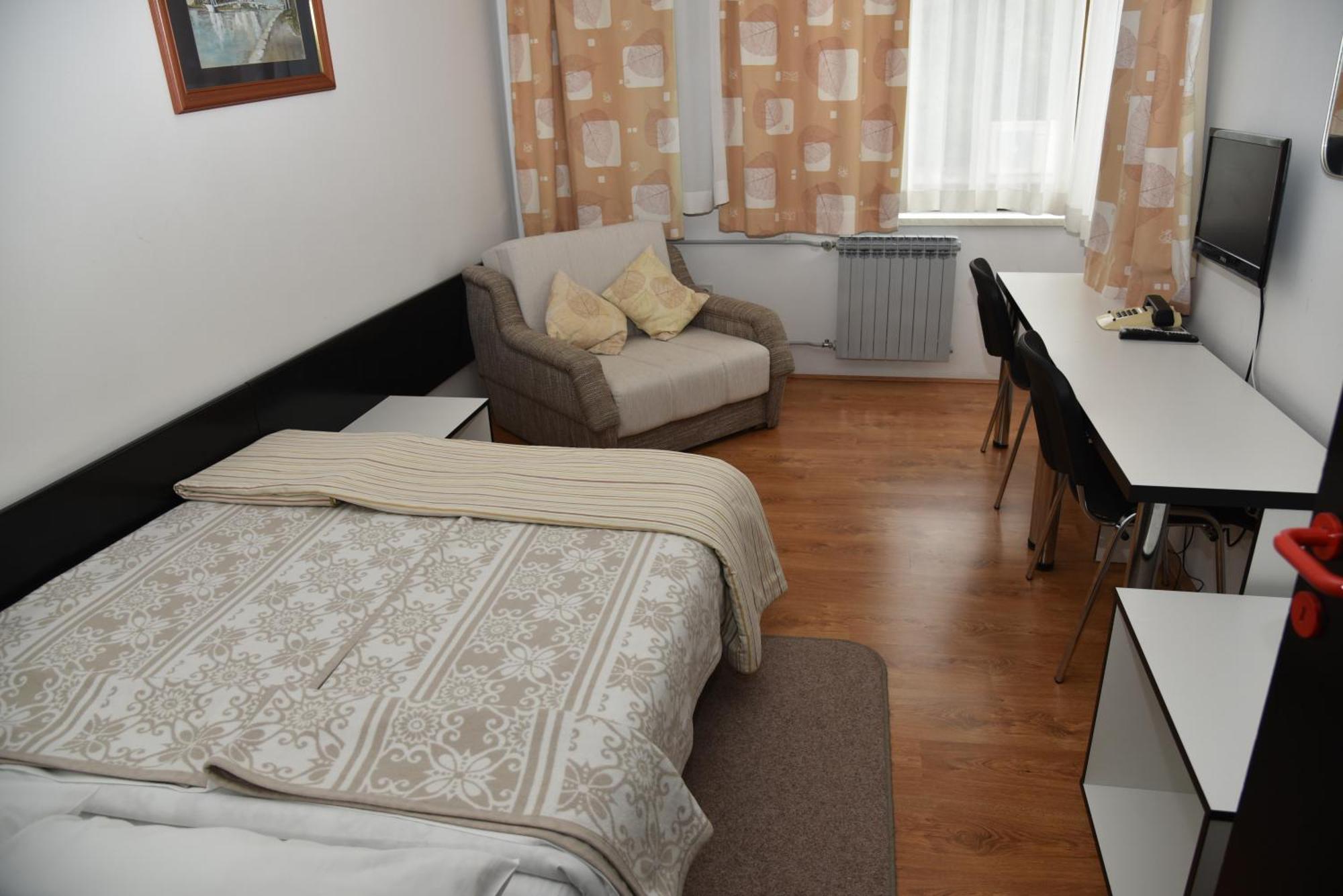 Hotel Park Nasice Buitenkant foto