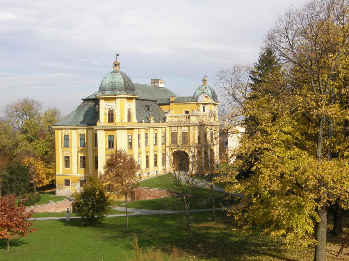 Hotel Park Nasice Buitenkant foto