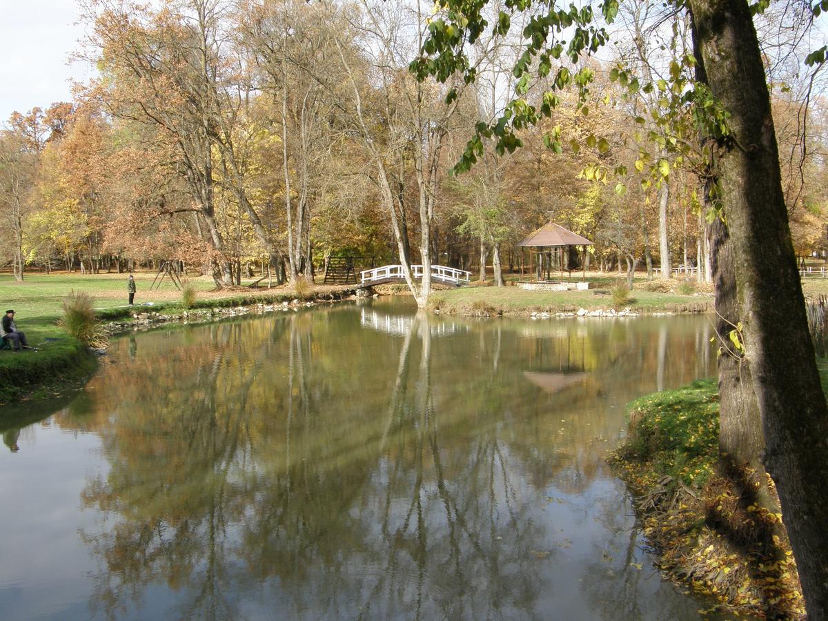Hotel Park Nasice Buitenkant foto